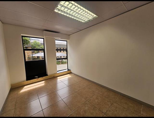 229M² OFFICE TO LET IN HURLINGHAM